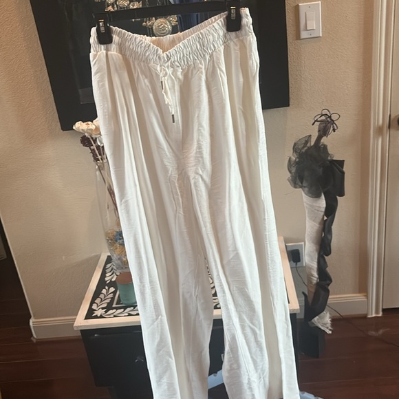 Classy and trendy Embroidered White top with a slip
On pants set - Picture 9 of 10